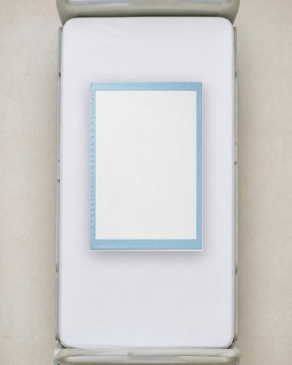 60 × 90 cm underpad on a hospital mattress, shown to scale